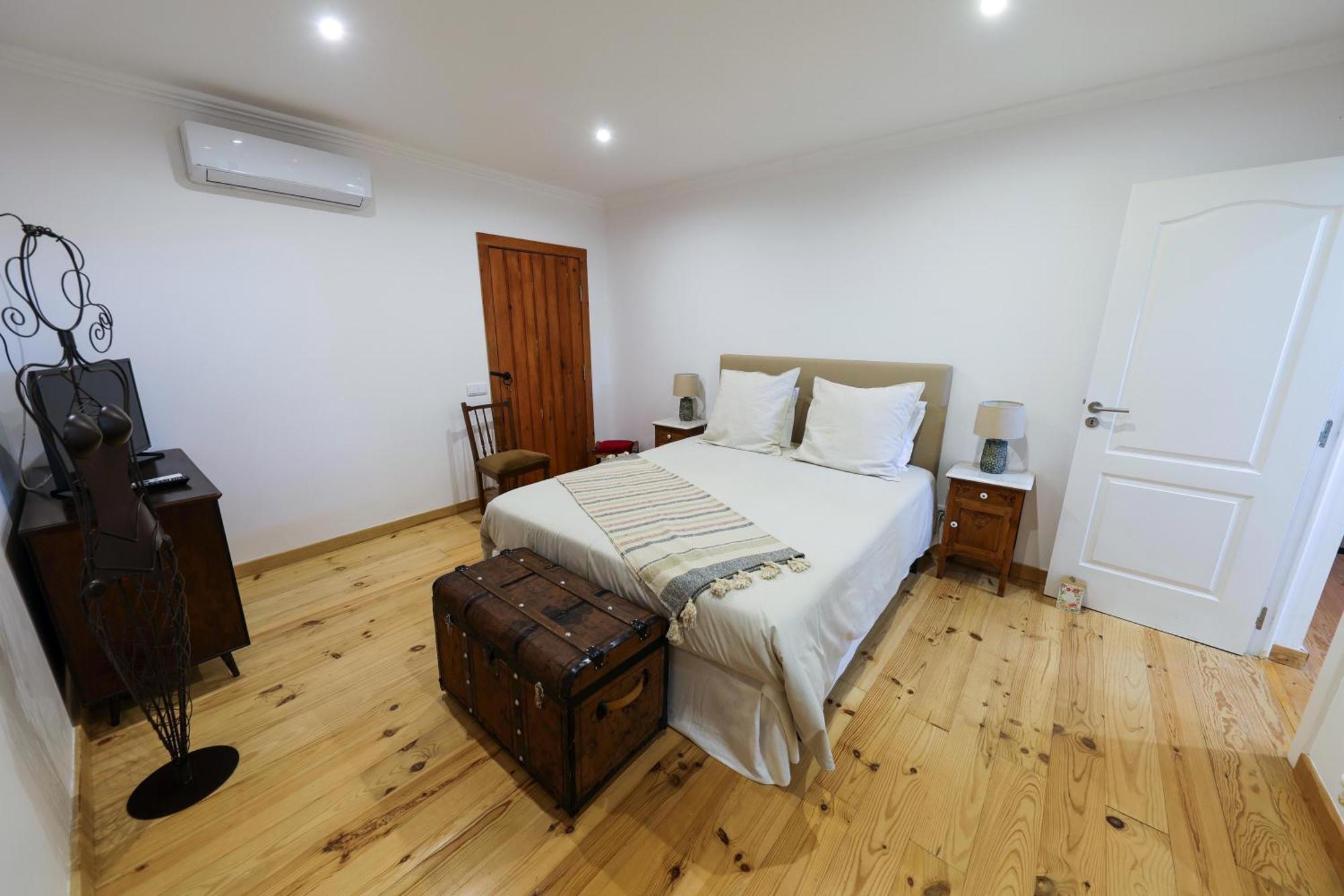 Renovated Wine Press House - With Pool Villa Porto de Mós Rum bild