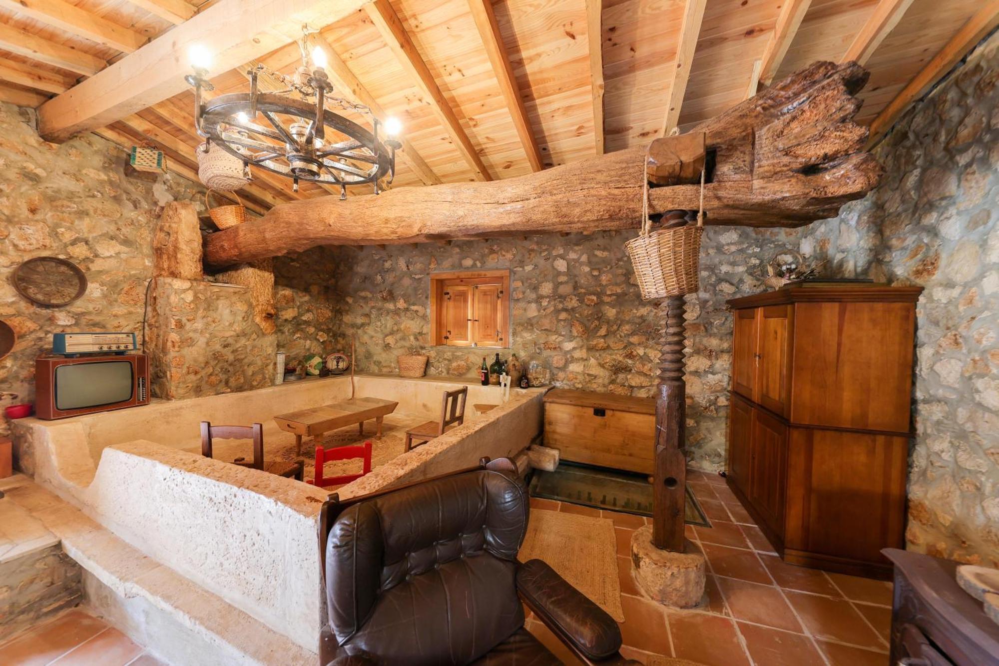 Renovated Wine Press House - With Pool Villa Porto de Mós Exteriör bild